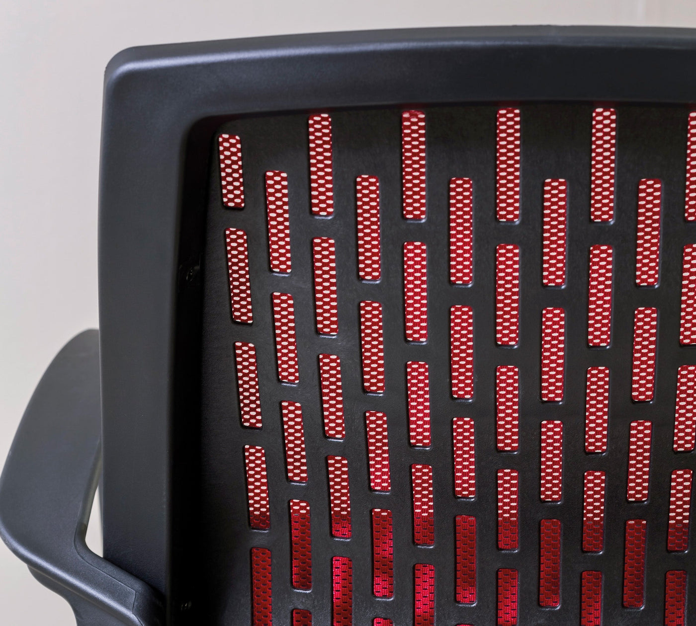 Comfort Sandalye Kırmızı Plastik Detayları